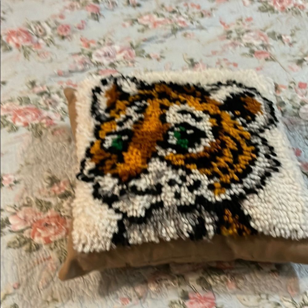 Tiger Design Throw Pillow - Picture 1 of 4